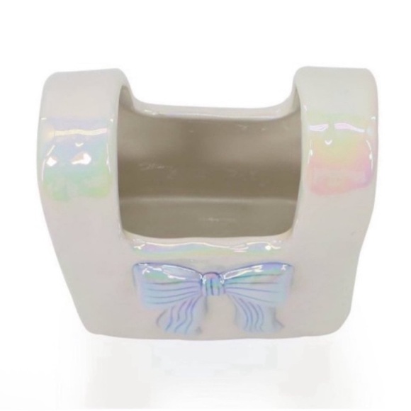 New Target Bullseye Playground White Iridescent Novelty Vase with Blue Bow - Picture 2 of 6